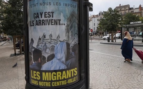 B&Eacute;ZIERS, L'ENVERS DU DECOR