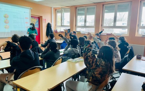 D&Eacute;TECTEURS DE MYTHOS : &Agrave; L'ATTAQUE DES FAKE NEWS