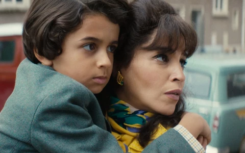 MA MERE, DIEU ET SYLVIE VARTAN