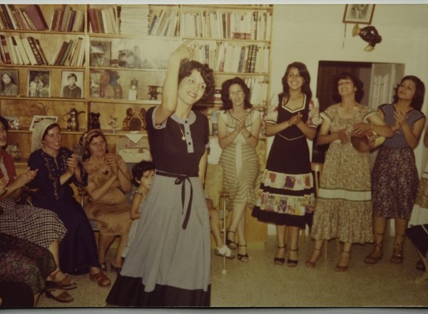 LA GOULE, LA BERGÈRE ET LES FEMMES